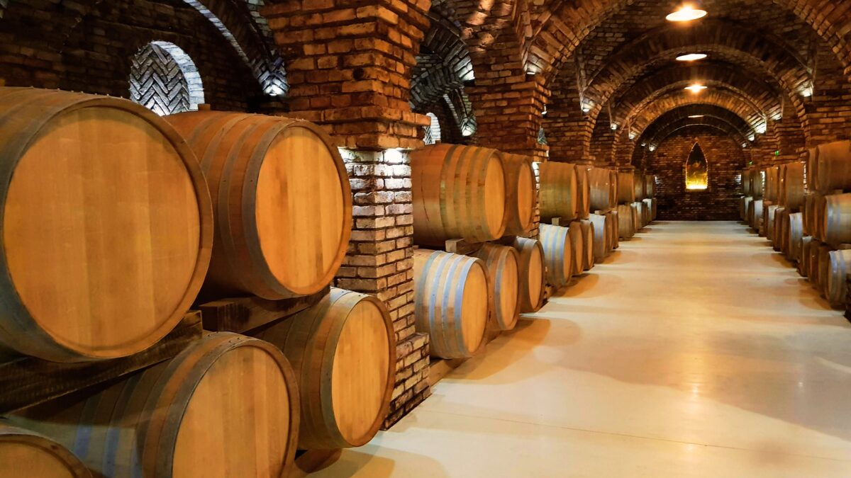 Barrique Holzfässer, Fritz Pincészet, Weinkeller Fritz Szekszárd