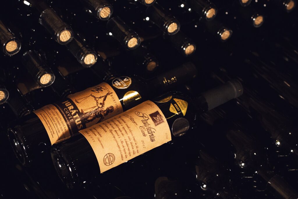 Patikárius Cuvée und Jurátus Cuvée von Fekete Borpince – Kékfrankos- und Bikavér-Cuvées aus Szekszárd